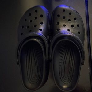 Unisex black crocs